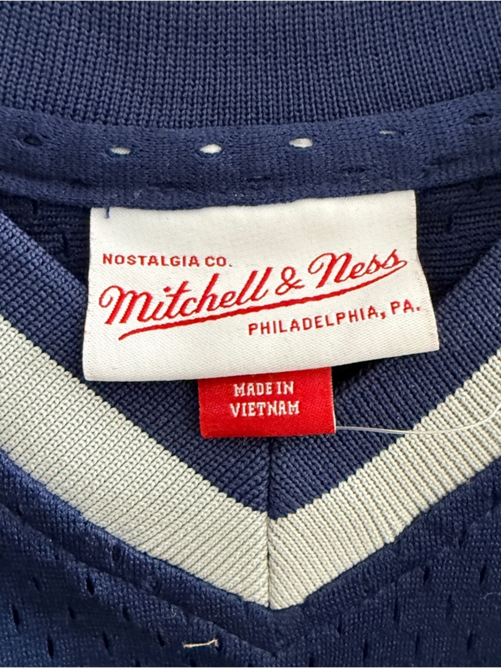 Youth Mitchell & Ness Georgetown Allen Iverson Jersey - Picture 7 of 8